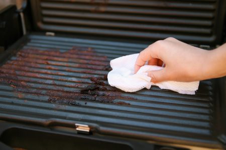 Astuces incontournables pour un nettoyage parfait de la grille de votre barbecue et une cuisson optimale