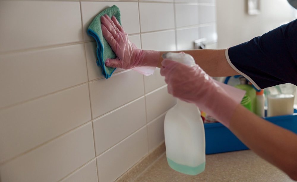 Refaire les joints de douche pour un résultat impeccable