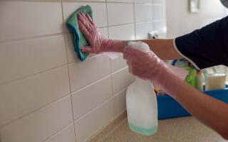 Refaire les joints de douche pour un résultat impeccable